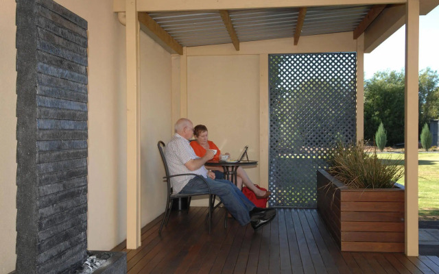 Golden Chain Tower Motor Inn