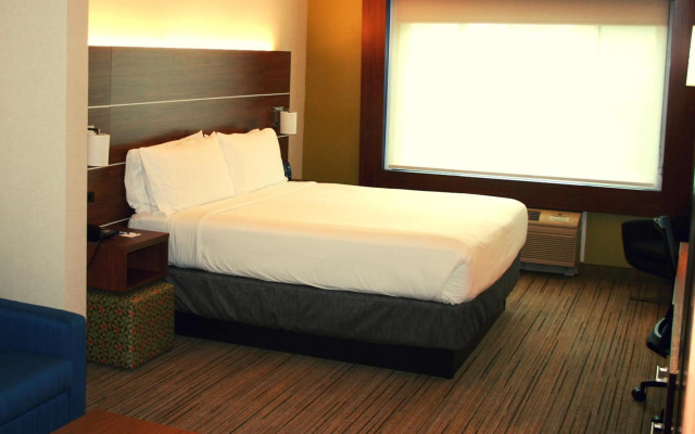 Holiday Inn Express Hotel & Suites Marina - State Beach Area by IHG