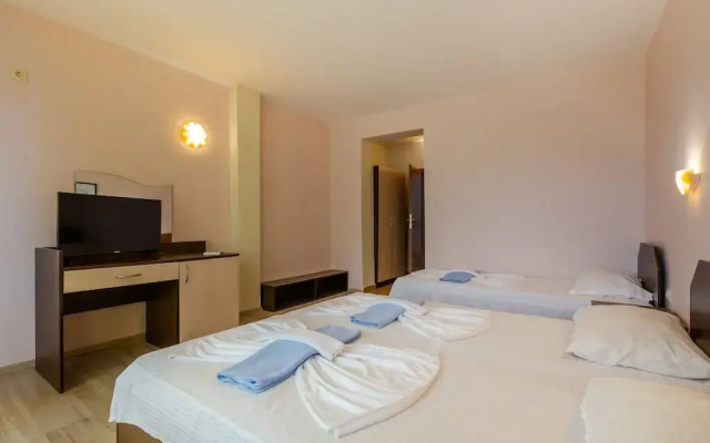 Triple Room in Dafinka Guest House
