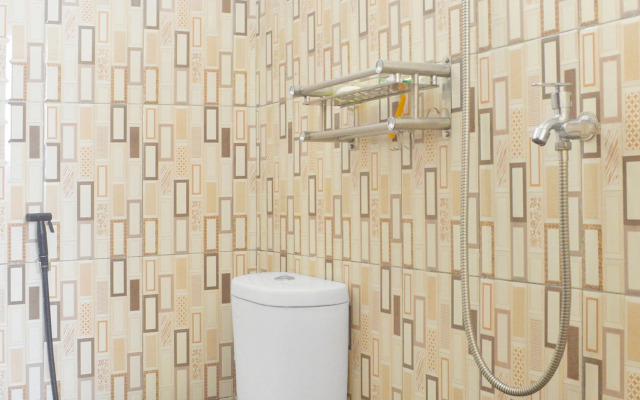 SPOT ON 91616 Kharisma Guest House