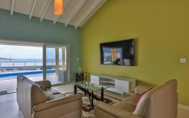 Airport View 3-bed Villa