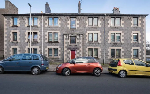 Novelty Suites - Roslin Street