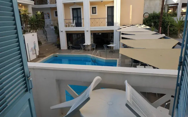 Small Apartment For 3 Pers 70meters From The Beach