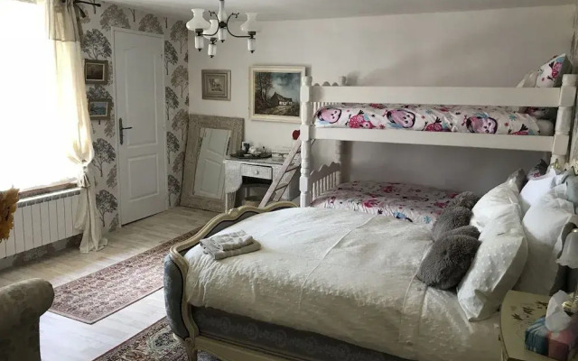 Wisteria House Bed & Breakfast