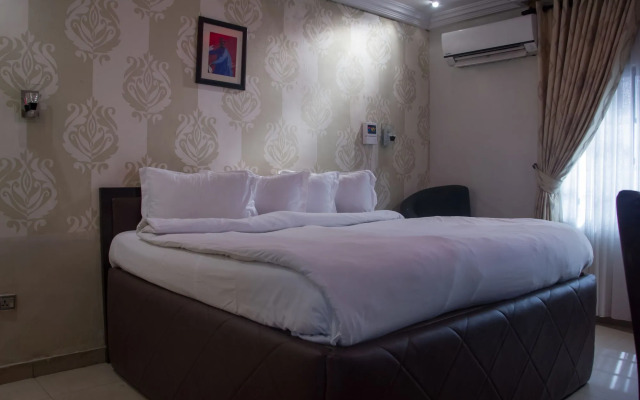 Triple Tee Hotel