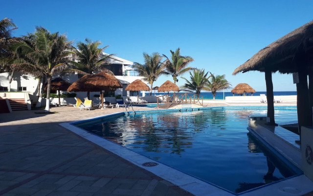 Brisas 10 Beachside Suites