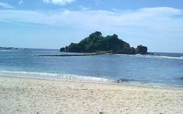 Lace Rock Beach Cabanas