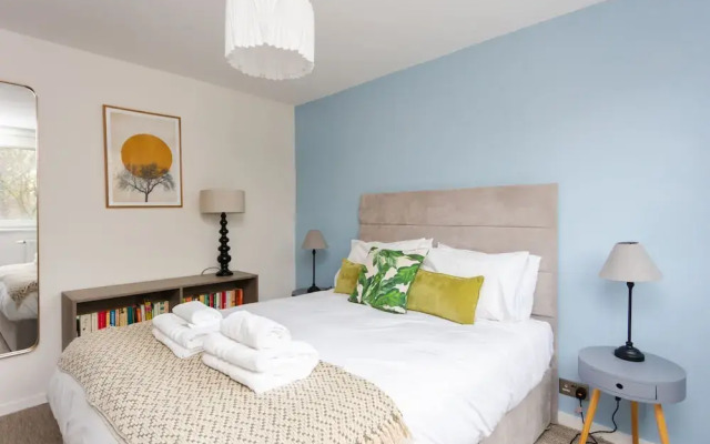 Spacious Central 3 Bedroom Apartment in Old Street