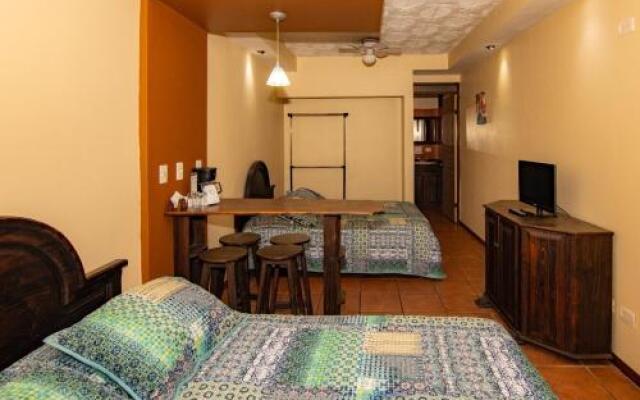 Melrost Airport Bed & Breakfast