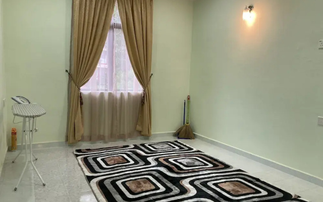 Hanna Homestay Kangar