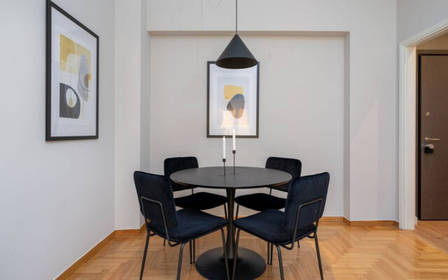 2A · The Beehive Apartment 2A