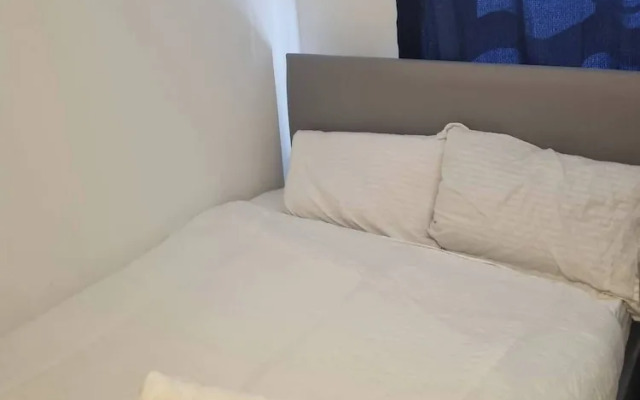 Gillingham 4-bed Stay - Wifi, Parking, Ldn Access