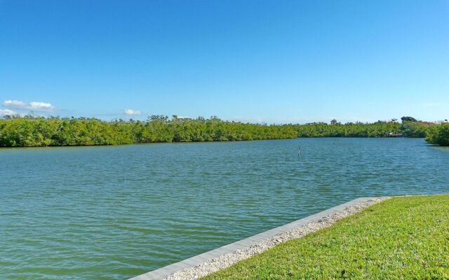 Waterfront Home on key lot With Pool/view of River