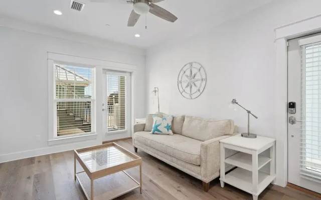 Modern One Bedroom Lockout