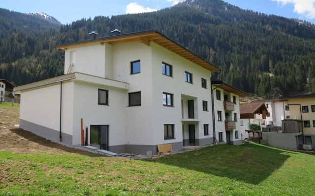 Leo See in See With 7 Bedrooms and 6 Bathrooms