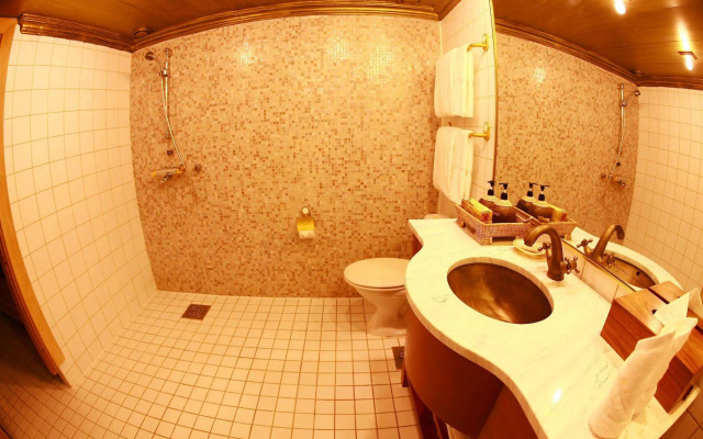 Vintage Luxury Yacht Hotel