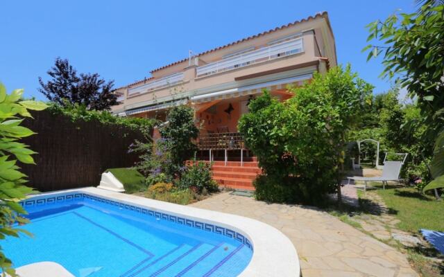 Villa Vista a la Piscina Para 8 Personas en Cambrils