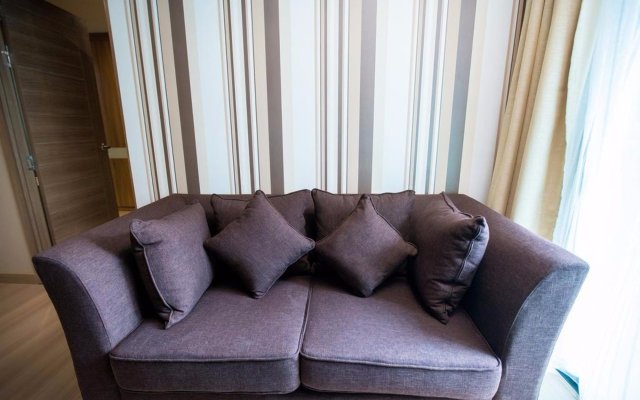 Ten Ekamai Suites Serviced Apartment