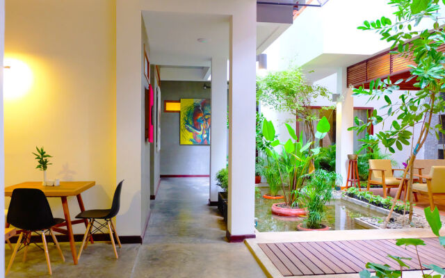 Frangipani Villa Fine Arts