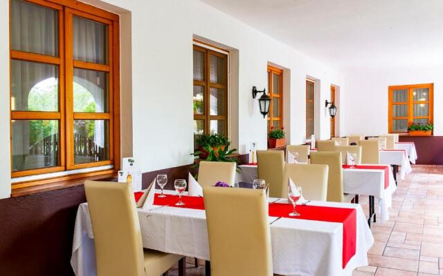 Gastland M0 Hotel & Restaurant & Conference Center