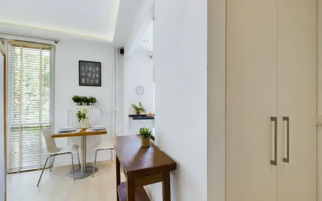 Cosy Studio for 2 by Renters