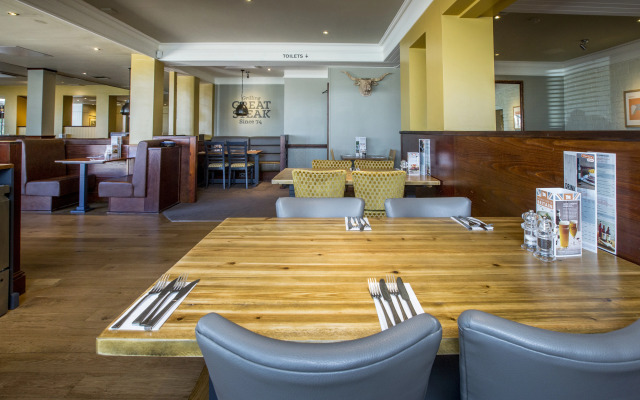 Premier Inn Leeds / Bradford Airport