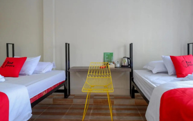 Hotel Larona by RedDoorz