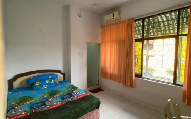 Bulusaraung Homestay Makassar By Zuzu