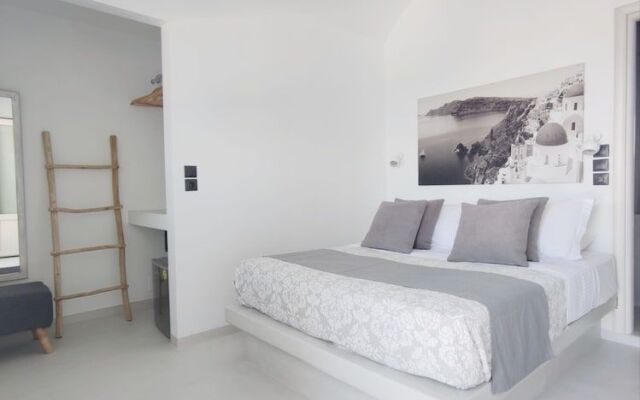 Fira Cave Suites