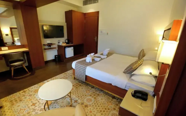 Majestic Suites Boutique Hotel