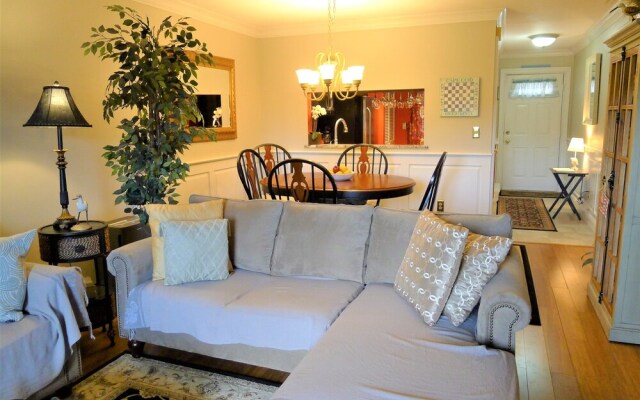 112 Chilton - 2 Bedroom Condo