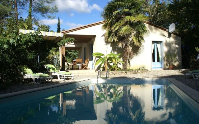 Beautiful House on Hilltop with Private Pool And a River 800 Meters Away