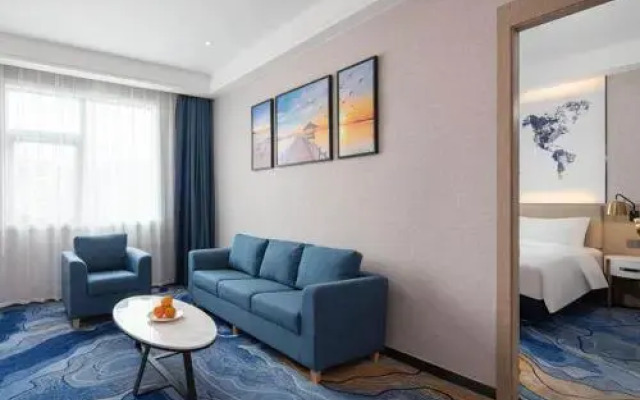 Kyriad Marvelous Hotel Shenzhen Airport Gushu Metro Station