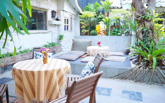 Stay With Me Guesthouse