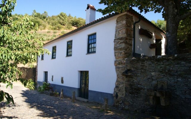 Villa With 3 Bedrooms in Torre de Moncorvo, With Wonderful Mountain Vi