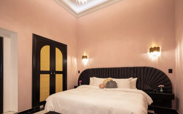HOLT's Hotel De Mi Independencia