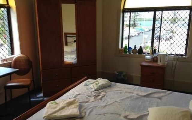 Australian Hotel Motel