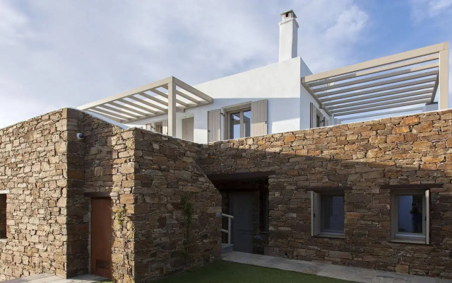 White Tinos Luxury Suites