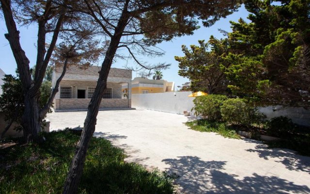 Villa fronte spiaggia con 3 camere e 2 bagni m730