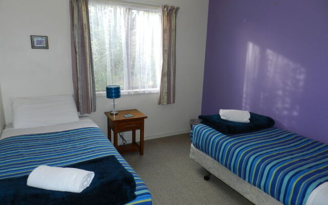 YHA Motueka Laughing Kiwi Backpackers & Self Contained Bach