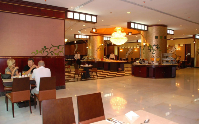 Al Bustan Tower Hotel Suites