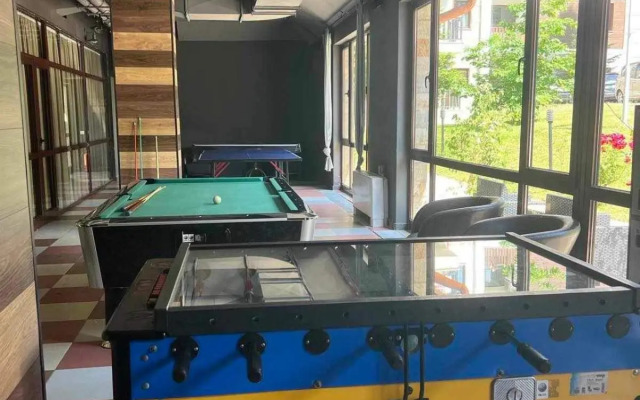 Арборо Боровец Гардънс Е 68