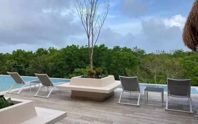 2 Br, Spacious, Great Located, Top Lx Amenities