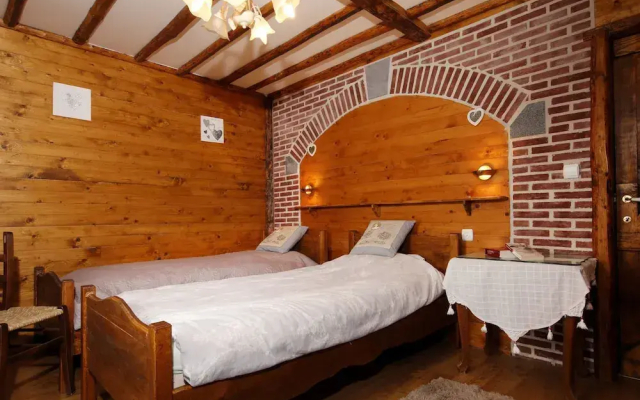 Family House with Large Garden & Games Room near Bambois Lake - фото 5