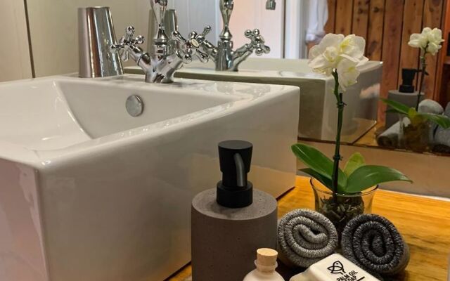 Barefoot Addo Elephant Lodge