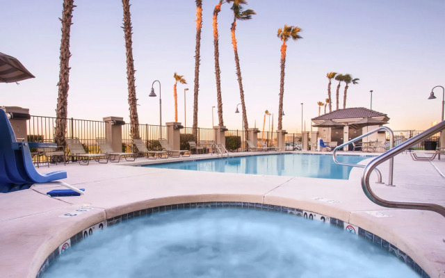 Holiday Inn Express & Suites Yuma by IHG