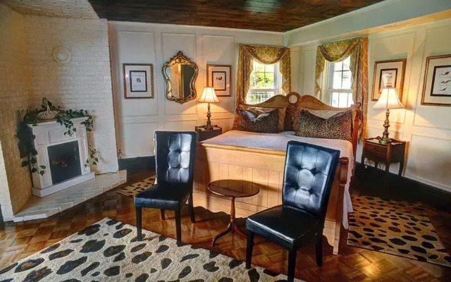 Historic Jacob Hill Inn