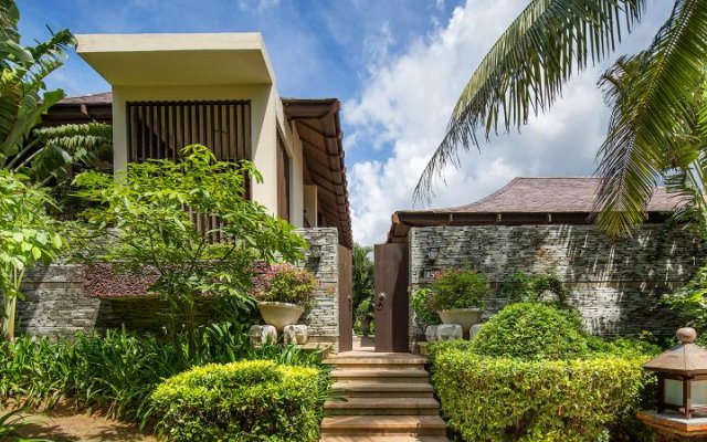 Yalong Bay Villas & SPA