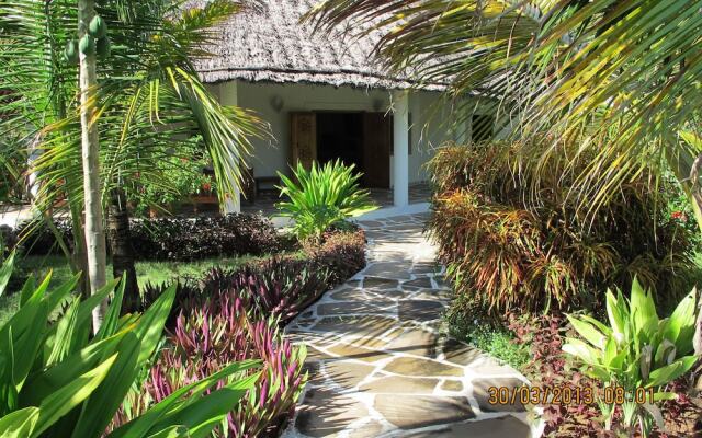 House With in Watamu With Pool Access Furnished Terrace a