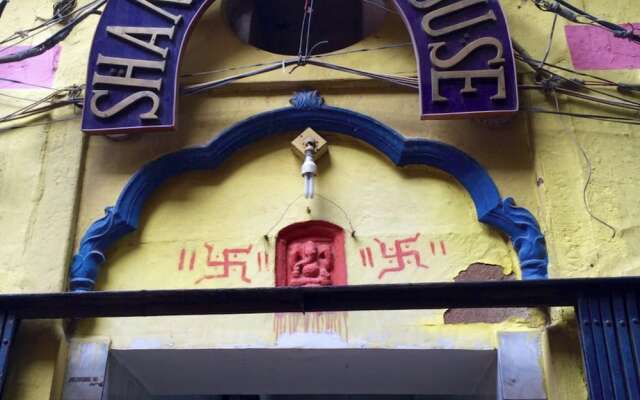 Goroomgo Shanti Guest House Varanasi